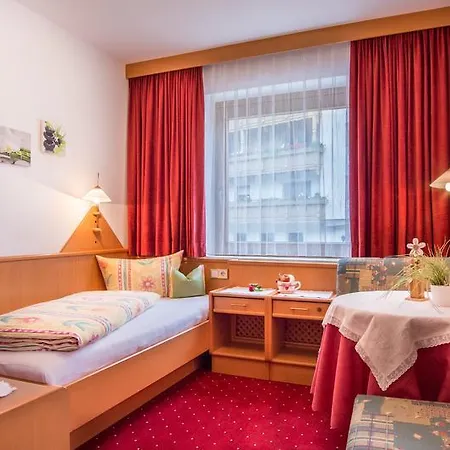 Tipotsch Konukevi 3*